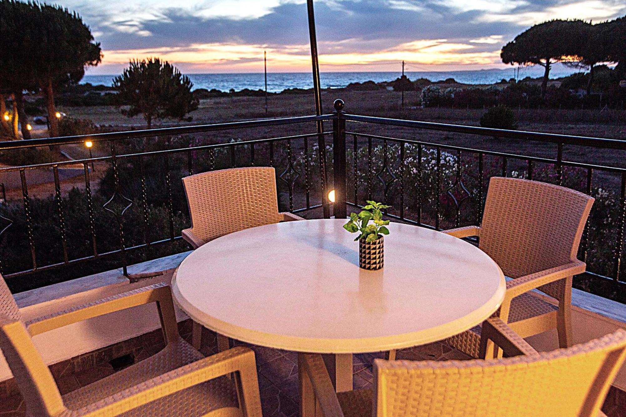 Romanos Beach Villas エクステリア 写真