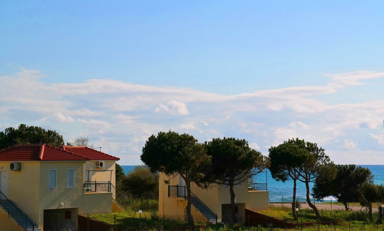Romanos Beach Villas エクステリア 写真