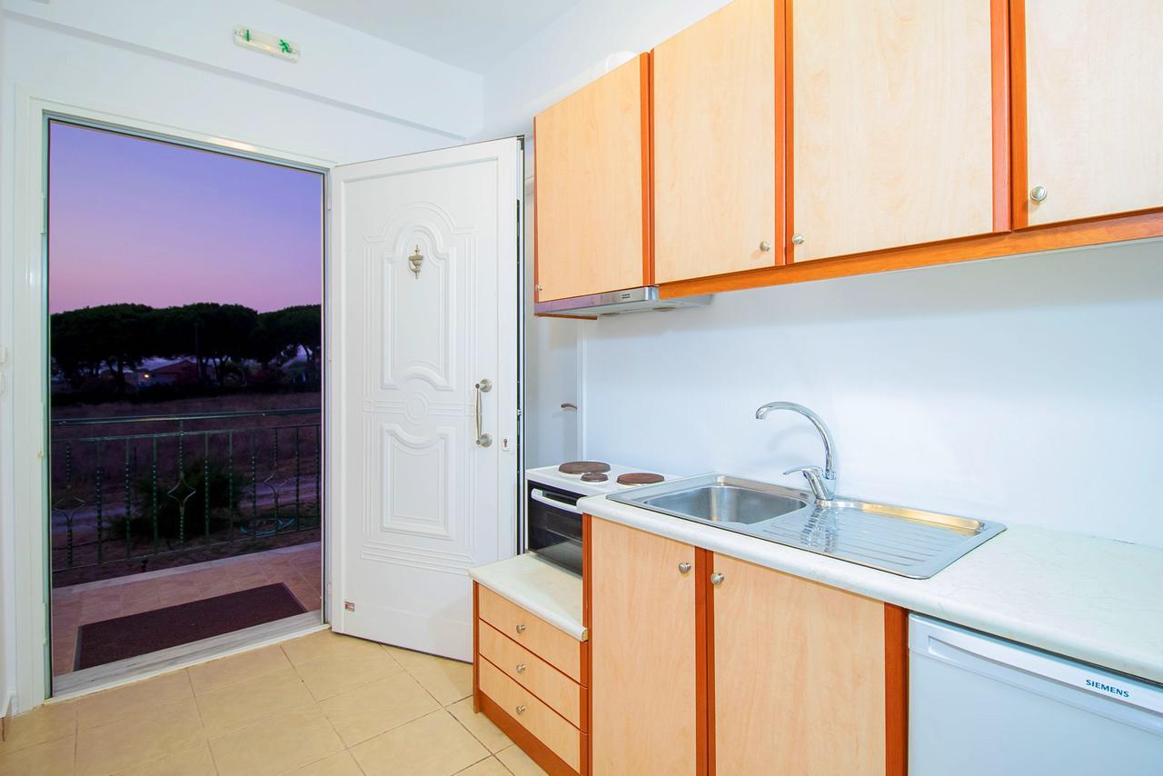 Romanos Beach Villas エクステリア 写真