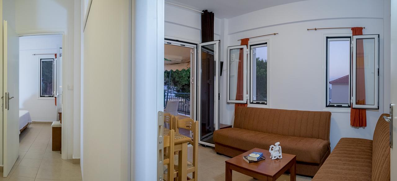 Romanos Beach Villas エクステリア 写真