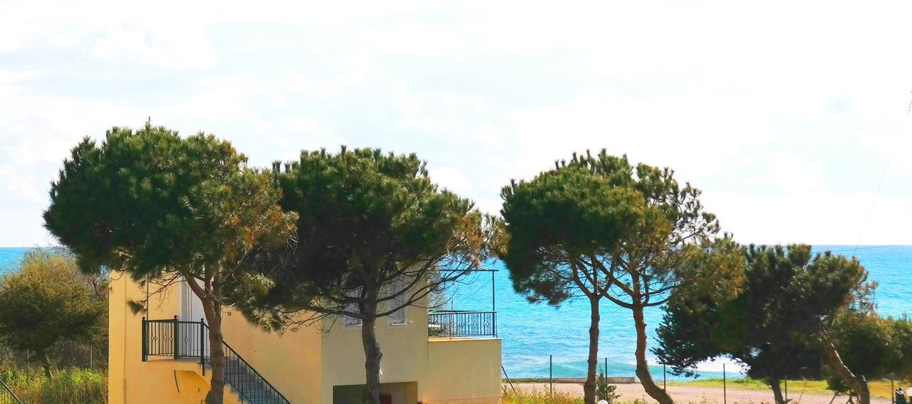 Romanos Beach Villas エクステリア 写真