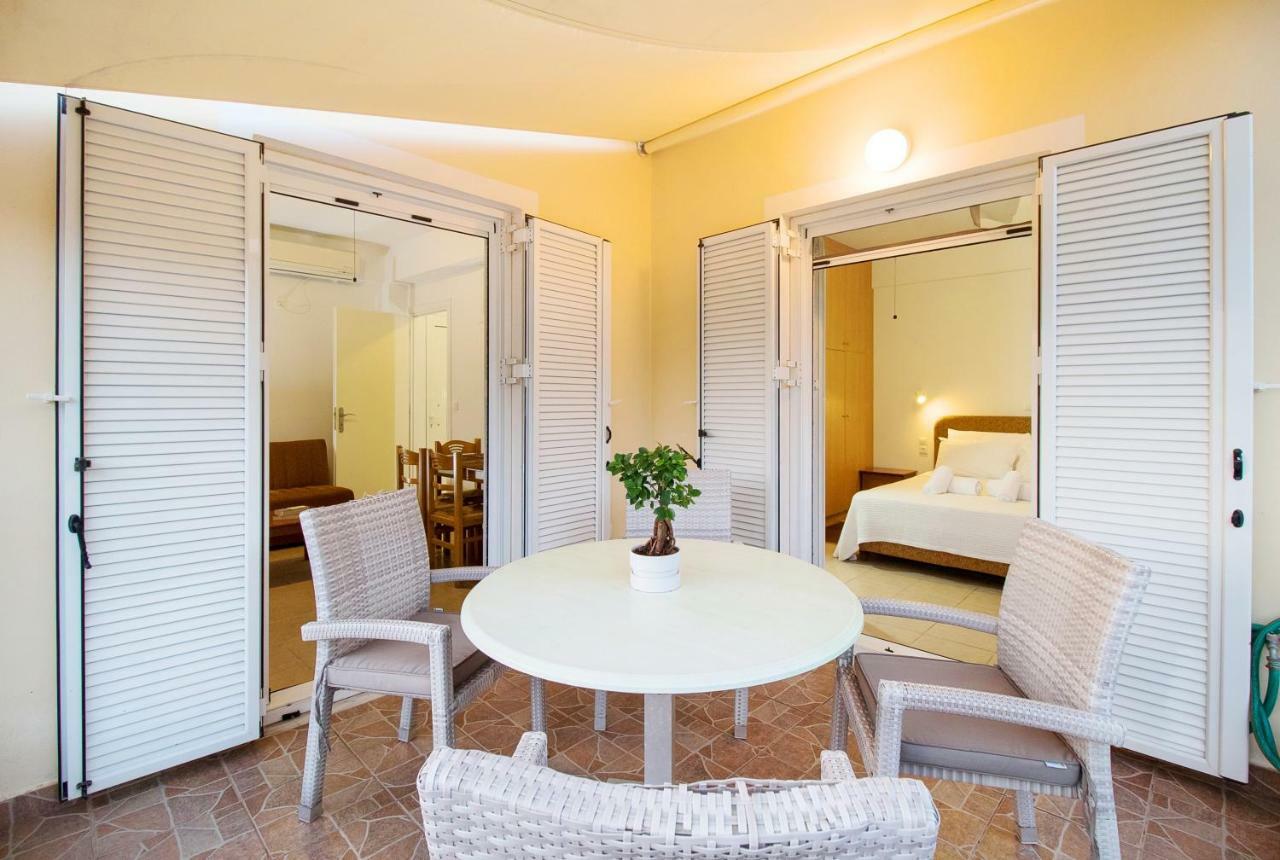 Romanos Beach Villas エクステリア 写真